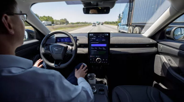 Người Mỹ 'sợ' công nghệ tự lái trên ô tô