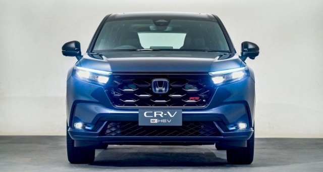 Cận cảnh Honda CR-V Hybrid 2023 vừa ra mắt: Trang bị hiện đại, giá quy đổi khoảng 1.2 tỷ đồng