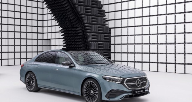 Mercedes E-Class 2024 ra mắt: Nâng cấp động cơ, bổ sung thêm loạt tính năng giải trí