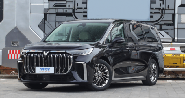 MPV Trung Quốc mang phong cách Rolls-Royce nhận về 4.000 đơn đặt hàng trong ngày đầu mở bán