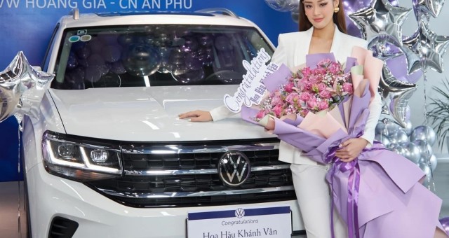 Hoa hậu Khánh Vân lên đời xế hộp hơn 2 tỷ, nhận xe sang trước thềm năm mới