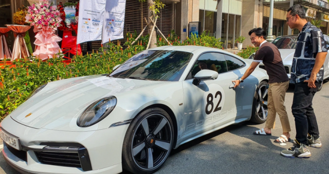 Loạt ảnh chi tiết Porsche 911 Sport Classic của Cường Đô La trên phố