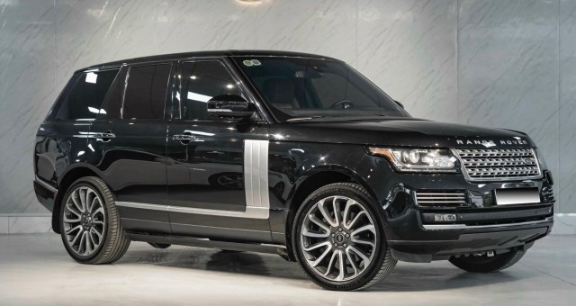 SUV hạng sang Range Rover Autobiography lăn bánh 4,5 vạn km rao bán rẻ chỉ bằng 1/3 giá mua mới