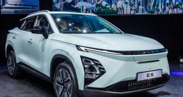 Cận cảnh Omoda E5 - SUV điện hạng B sắp ra mắt thị trường Việt, đối đầu trực tiếp VinFast VF6