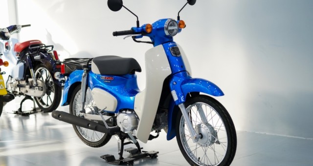 'Huyền thoại một thời' Honda Super Cub 50 bản nhập khẩu lần đầu tiên về Việt Nam