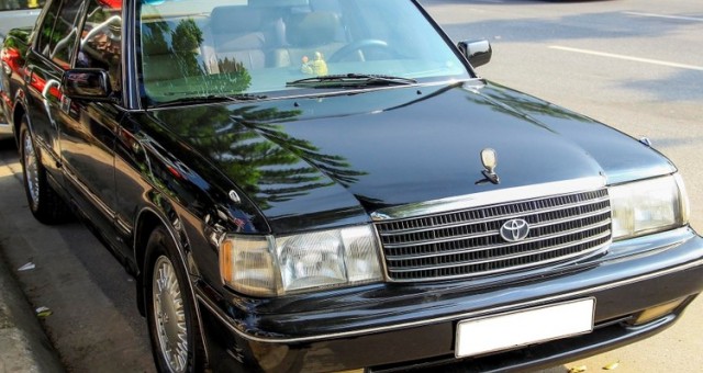 Loạt 'xe bộ trưởng' Toyota Crown bán đấu giá chỉ từ 65 triệu đồng
