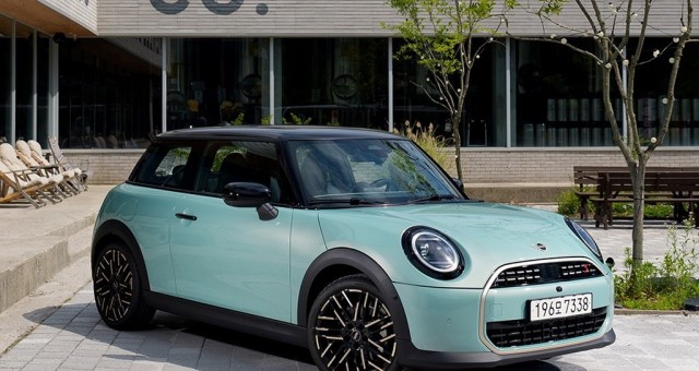 MINI Cooper S 3 cửa ra mắt thị trường châu Á, giá quy đổi chỉ từ 885 triệu đồng