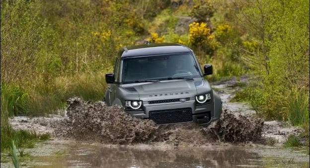 Land Rover Defender sẵn sàng đánh bại Mercedes G63 nhờ vào sức mạnh của BMW