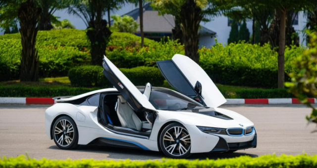 Choáng BMW i8 10 năm tuổi chịu mức khấu hao tương đương một chiếc Porsche Taycan