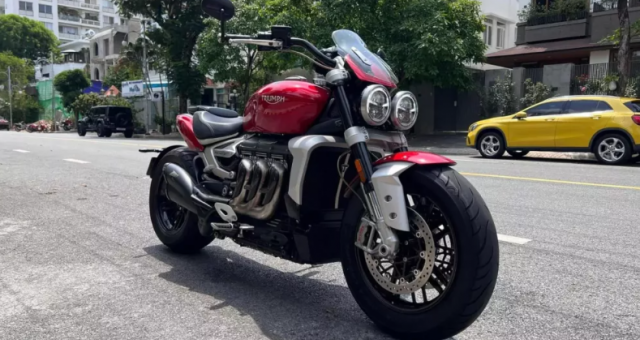 Vừa chạy lướt 1.000 km, vợ chồng Đoàn Di Băng đã rao bán siêu mô tô Triumph Rocket 3 R