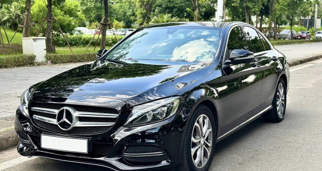 Mercedes C200 2015 rao bán chỉ ngang Hyundai Accent sau 9 năm lăn bánh