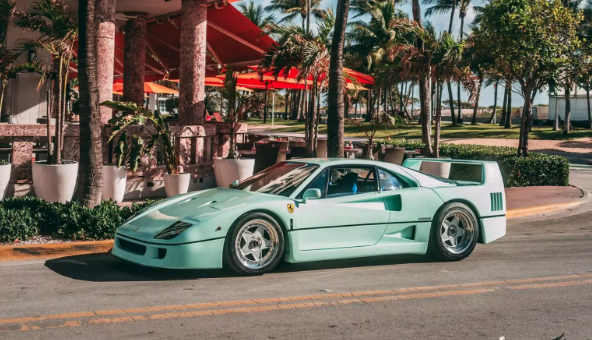 Chiêm ngưỡng siêu phẩm Ferrari F40 màu xanh bạc hà duy nhất trên Thế giới