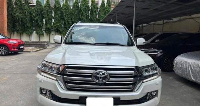 Toyota Land Cruiser VX 2020 rao bán ngang ngửa giá niêm yết sau 4 năm lăn bánh