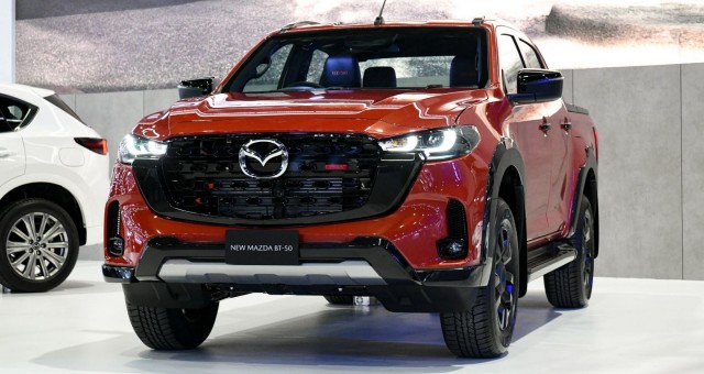 Bán tải Mazda BT-50 2025 bổ sung phiên bản chạy dầu tại Đông Nam Á