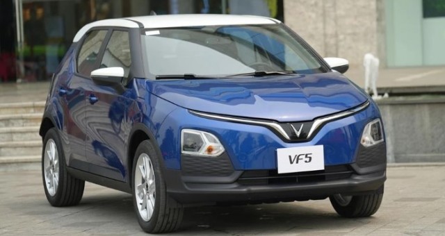 Xe điện 'vượt mặt' xe xăng, VinFast VF5 soán ngôi Xpander trở thành gương mặt bán chạy nhất 2024