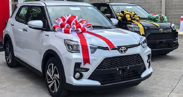 Khan hàng ngày cận Tết, khách mua ô tô phải chờ nhiều ngày