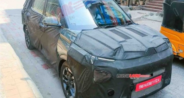 MPV 7 chỗ Kia Caren rò rỉ thông tin bản nâng cấp khi chạy thử trên phố