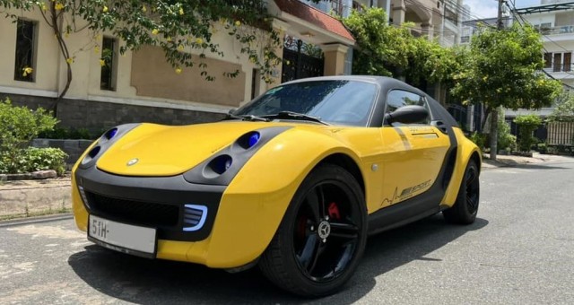 Lăn bánh gần 20 năm, hàng hiếm Mercedes-Benz Smart Roadster rao bán chưa đầy 400 triệu đồng