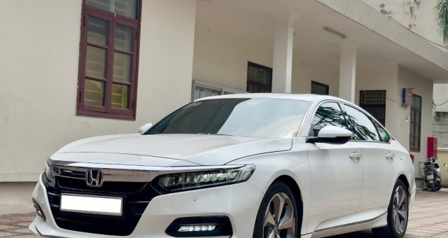 Rao bán Honda Accord 2019 rẻ hơn thị trường cả trăm triệu, chủ xe thừa nhận 'đã đâm đụng'