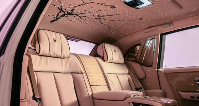Chiêm ngưỡng Rolls-Royce Phantom Cherry Blossom độc bản với họa tiết 'hoa đào' thêu tay độc đáo