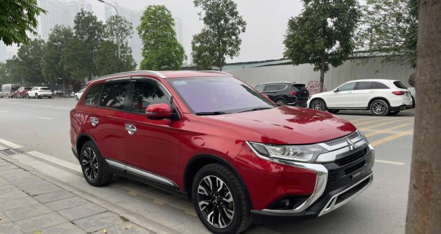 Mitsubishi Outlander 2020 qua 5 năm vẫn giữ dáng, giá rao bán khiến nhiều người giật mình