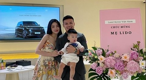 Vợ chồng Quang Hải - Chu Thanh Huyền tậu Land Rover có giá hơn 8 tỷ đồng