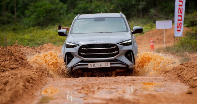 Soi kỹ Isuzu mu-X 2025: Việt Nam bị 'thiệt thòi' so với Thái Lan ở điểm nào?
