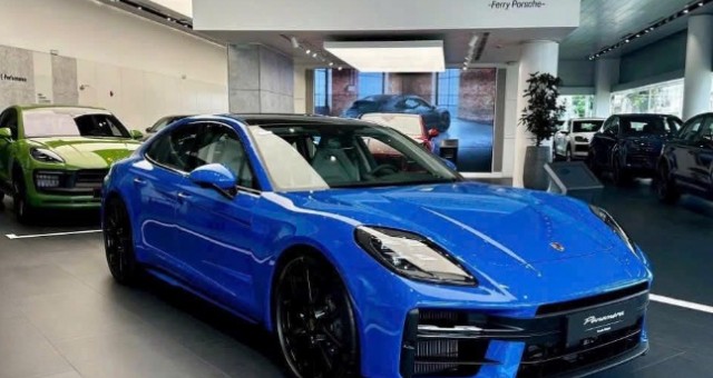 Porsche Panamera 2025 chưa đăng ký đã vội rao bán với giá 'chênh' gần 2 tỷ