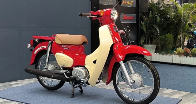 Cận cảnh Honda Super Cub 50 Hello Kitty về Việt Nam: Giá 150 triệu, đắt ngang SH 350i
