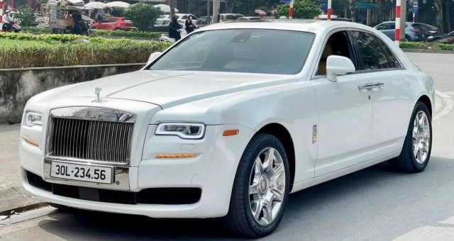 Rolls-Royce Ghost chạy 50.000 km vẫn hét giá hơn 4 tỷ nhờ biển số “thần tài tiến lộc”