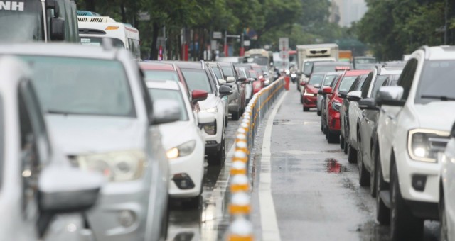 Hà Nội phân làn giao thông chính thức trên đường Võ Chí Công từ ngày 9/7, ô tô không được rẽ phải tại làn giữa