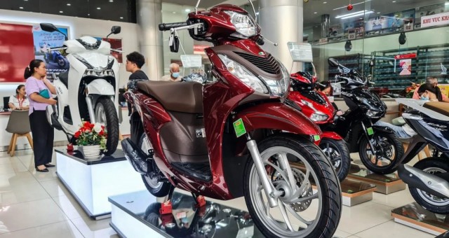 Thị trường xe máy mới đảo chiều: Xe ga giảm giá, xe số đội giá khó tin