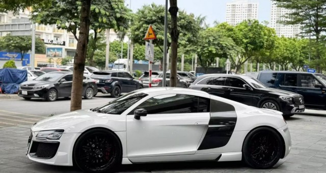 Siêu phẩm Audi R8 độ “khủng” nhất Việt Nam bất ngờ tái xuất trên phố Hà Nội