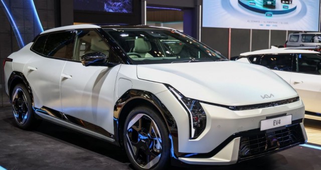 Kia EV4 chào sân Đông Nam Á: Sedan thuần điện chạy 630 km/ sạc