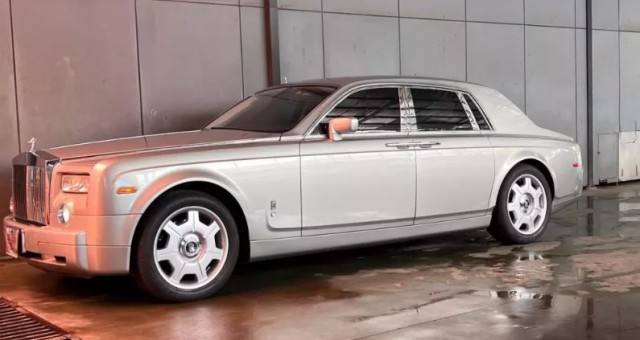 Rolls-Royce Phantom đời 2007 'đắp chiếu' 18 năm vẫn có giá hơn 5 tỷ đồng