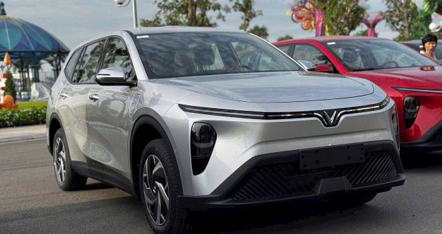 Bộ đôi xe điện VinFast Limo Green với BYD M6: Nên chọn xe nào cho bài toán kinh doanh?