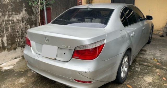 Xe sang một thời BMW 525i xuống cấp, rao bán ngang giá xe máy cũ