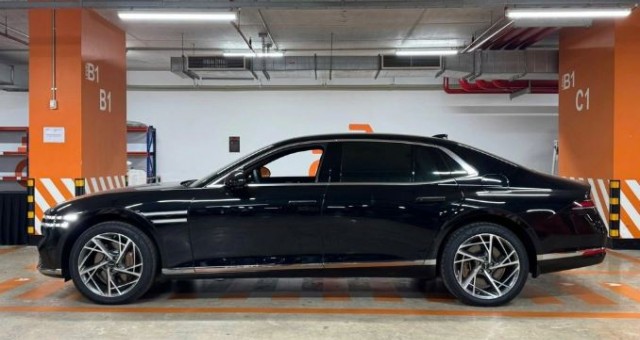 Sedan hạng sang Hàn Quốc Genesis G90 bất ngờ chào bán tại Việt Nam: Đối thủ lạ mặt của S-Class và 7 Series