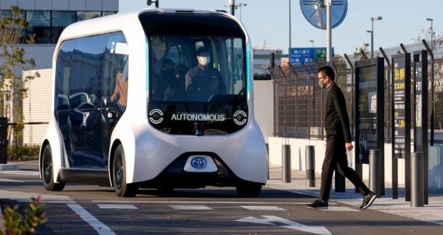 Toyota ra mắt xe điện đặc biệt: Dài ngang Land Cruiser Prado nhưng chở tới 17 người