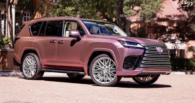 Không chỉ là SUV, Lexus LX hóa thân thành “studio làm đẹp” di động
