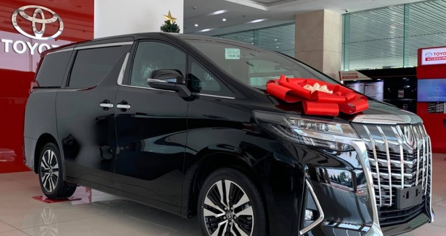 Giá xe Toyota Alphard 01/2021: Đắt đỏ bậc nhất dòng minivan