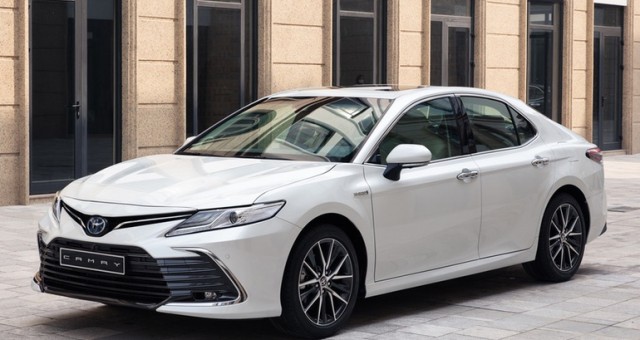 Giá lăn bánh Toyota Camry 2022: Bản cao nhất 2.5HV lên tới hơn 1,6 tỷ đồng