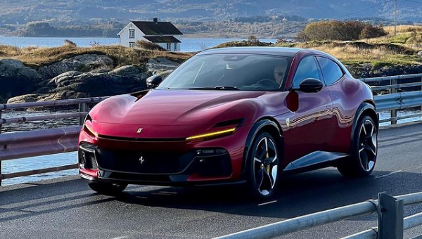 Siêu SUV Ferrari Purosangue công bố giá bán, đắt hơn đối thủ Urus hàng tỷ đồng