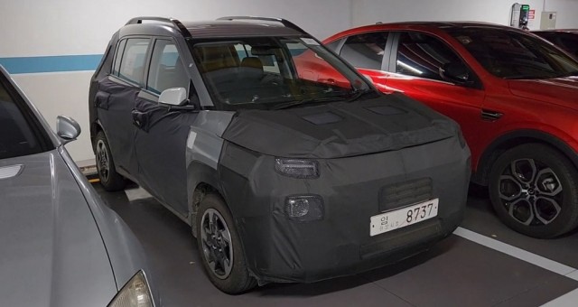 Rò rỉ ảnh mẫu SUV cỡ nhỏ mới của Hyundai, đối thủ của Raize và Sonet?