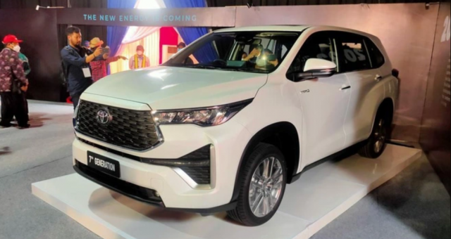 Hàng loạt đại lý nhận cọc Toyota Innova Hybrid 2023, giá dự kiến hơn 1 tỷ đồng.