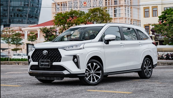 Toyota Veloz Cross được giảm giá tới 65 triệu đồng, phả hơi nóng lên Xpander