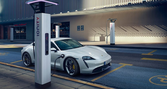 Porsche sản xuất xe điện di chuyển hơn 1.300km đi kèm thời gian sạc nhanh kỷ lục