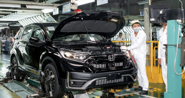 Xe ô tô lắp ráp và sản xuất trong nước sẽ được giảm 50% lệ phí trước bạ
