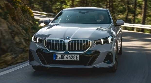 Rò rỉ thông tin BMW 5-Series 2024 sắp về Việt Nam, có cả bản chạy điện