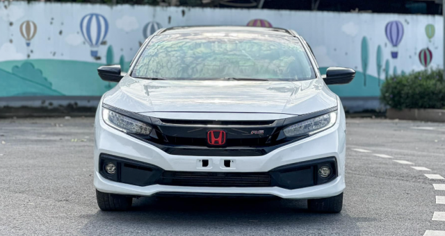 Honda Civic RS 2019 với nội ngoại thất đẹp, rao bán chỉ ngang Toyota Vios